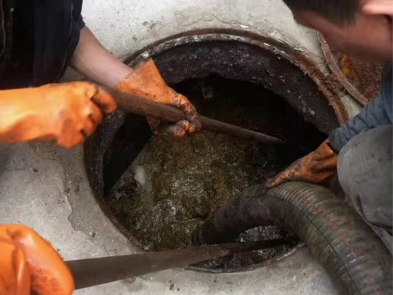 畜禽良种场化油池、化粪池清理要做哪些安全措施？